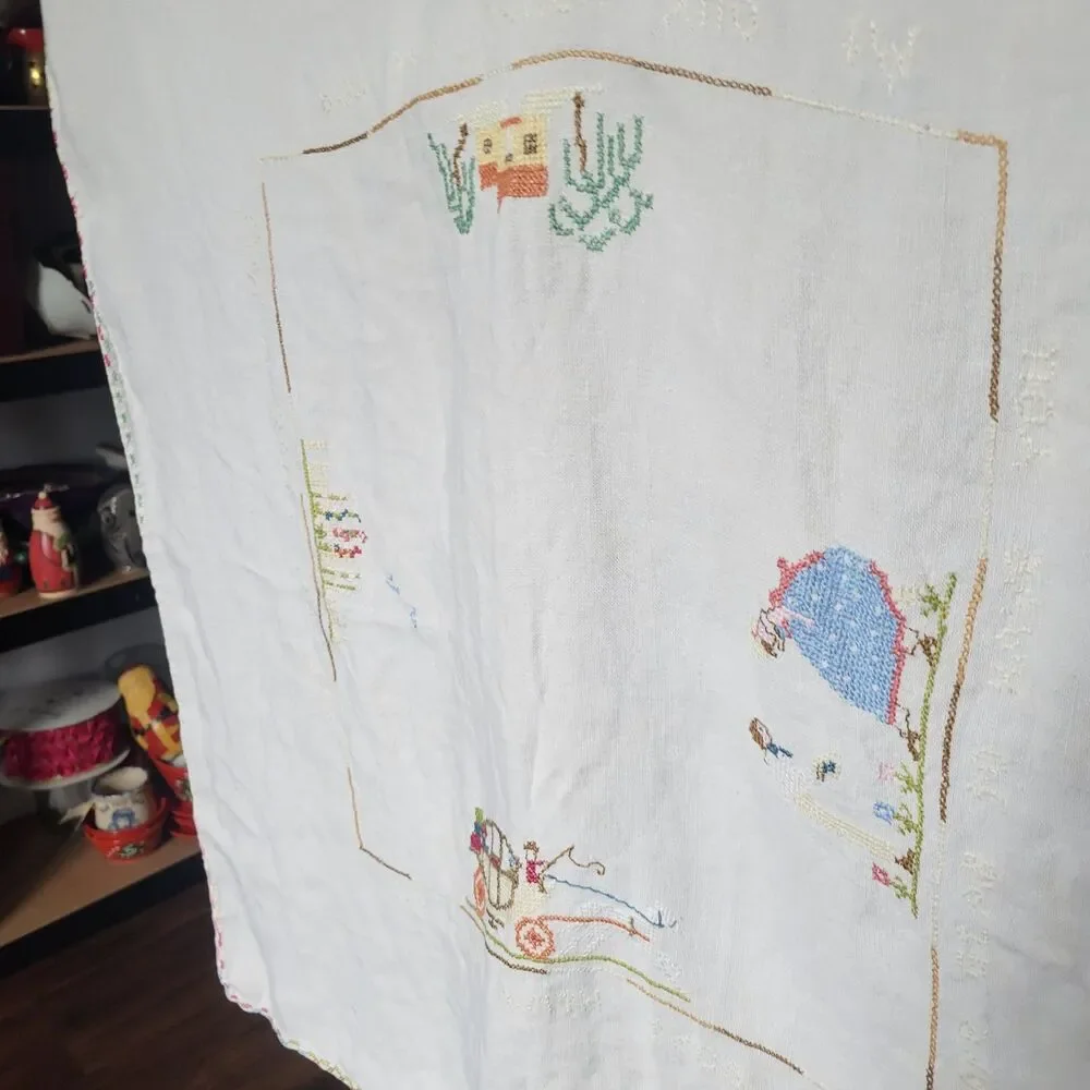 Vtg Table Linen Handmade Cross Stitch Embroidered Luncheon Cloth approx 28